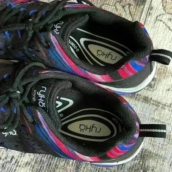 Excellent like-new condition. Size 11 - Picture 3 of 8